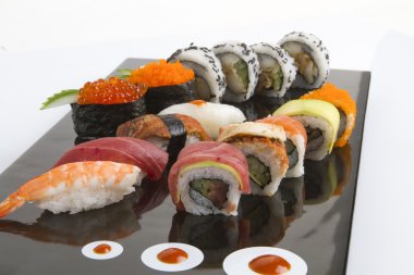 lezzetli suşi tabağı