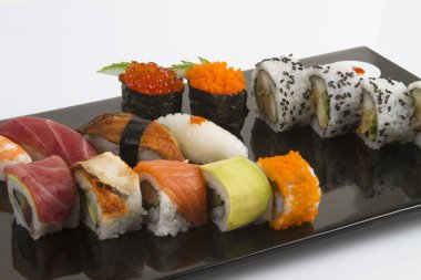 lezzetli suşi tabağı