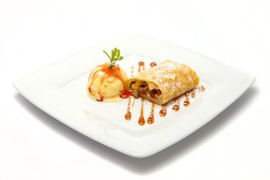 Elmalı turta ve dondurma.