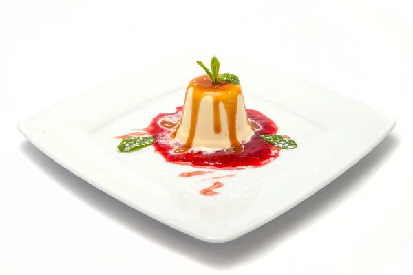 Panna cotta con mermelada de frambuesa —  Fotos de Stock