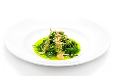 Fıstık sosu ile chuka salatası