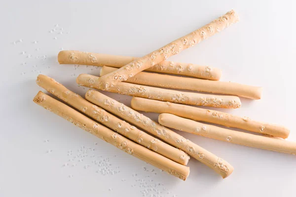 Bastoncini Pane Italiani Bicchiere Tavolo Con Sale — Foto Stock