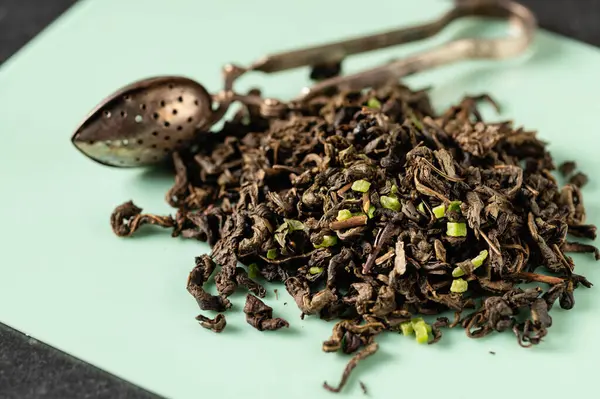 Green Dry Tea Leaf Sausep Fruit Green Background Close Top — Stock Photo, Image