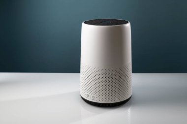 Hava temizleyici, görünmez virüsleri filtreler, alerjiler veya kirleticiler mavi arka planda, metin için boş alan