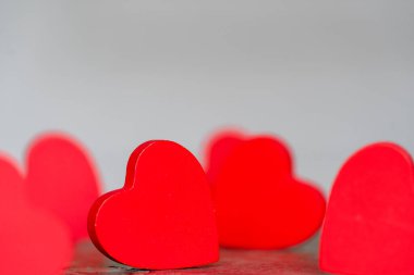 Diğer blured kalpler arasında bir kopyacı arkaplan