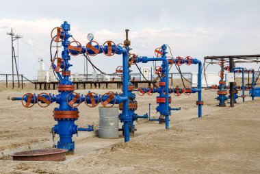 Grup wellheads ve boru hattı