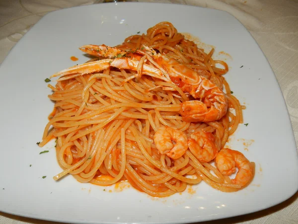 Une Assiette Spaghettis Aux Fruits Mer Servie Dans Restaurant Centre — Photo