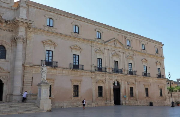 Συρακούσες Σικελία Ιταλία Αυγούστου 2020 Αρχιεπισκοπικό Μέγαρο Στην Piazza Del — Φωτογραφία Αρχείου