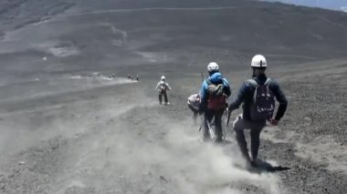 Etna - Discesa dal cratere nuovo