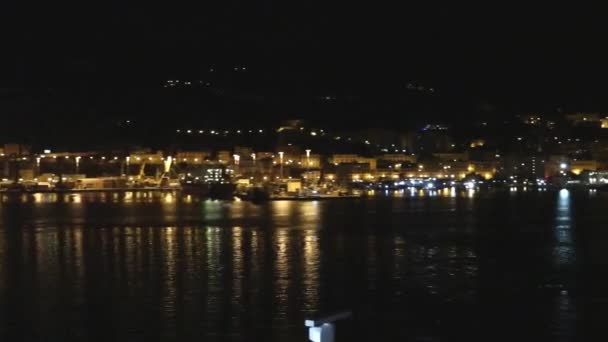 Salerno - Panoramica notturna dal traghetto in partenza — Wideo stockowe