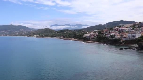 イタリア カンパニア州パリヌーロ2020年6月8日 海岸からの国のパノラマ — ストック動画