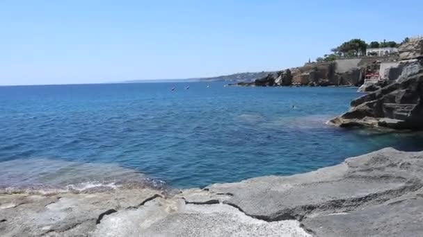 Santa Cesarea Terme - Panoramica di Cala Fontanelle — стокове відео