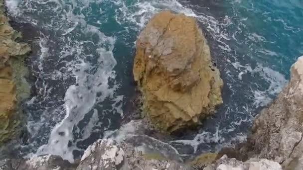 ヴィエステ プーリア州 イタリア 2019年10月5日 プンタ フランチェスコの崖の詳細 — ストック動画