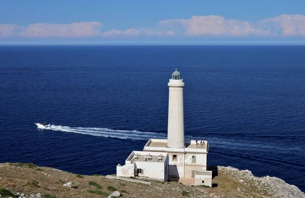 Otranto, Puglia, İtalya - 28 Haziran 2020: Punta Palascia 'dan Panorama