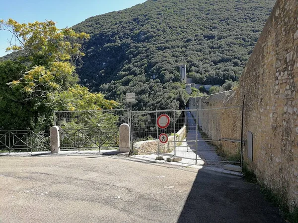Spoleto ウンブリア イタリア 9月2019 Gattaponi経由でPonte Delle Torri — ストック写真