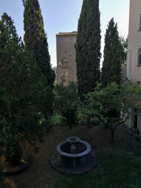 Viterbo, Lazio, İtalya - 9 Eylül 2019: Colle del Duomo 'daki Palazzo Farnese