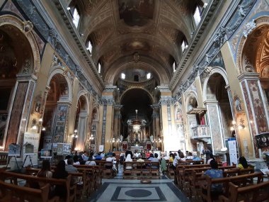 Roma, Lazio, İtalya - 23 Ekim 2019: Traspontina, Via della Conciliazione 'deki Santa Maria 16. yüzyıl kilisesinin içi