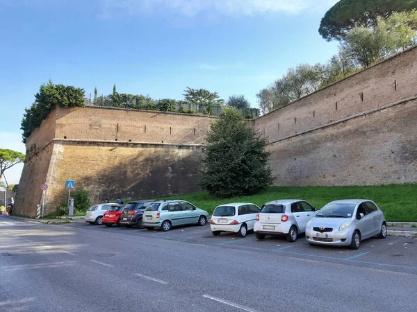 Řím Lazio Itálie Října 2019 Pohled Městské Hradby Podél Viale — Stock fotografie