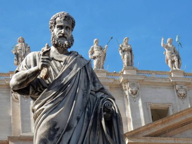 Vatikan, Lazio, İtalya - 23 Ekim 2019: Aziz Peter heykelinin ayrıntıları