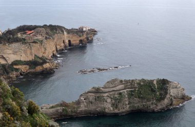 Napoli, Campania, İtalya - 24 Şubat 2020: Virgilian parkından Trentaremi Körfezi