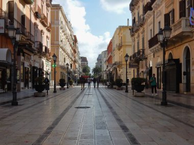 Taranto, Puglia, İtalya - 2 Kasım 2019: Via D 'Aquino al Borgo Nuovo adası