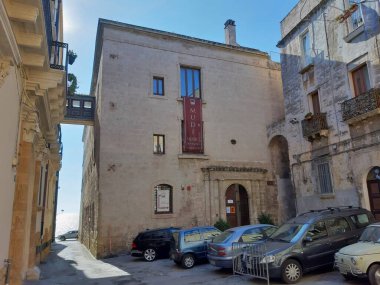 Taranto, Puglia, İtalya - 2 Kasım 2019: Başpiskoposun Papaz Okulunun 16. yüzyıl sarayı, Diyocesan Müzesi veya Mudi 'nin merkezi