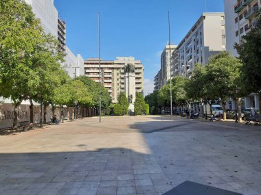 Taranto, Puglia, İtalya - 2 Kasım 2019: Borgo Nuovo 'daki Piazza della Vittoria adası