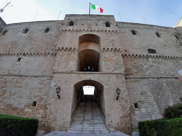 Taranto Puglia Italia Noviembre 2019 Entrada Del Castillo Aragonés Desde —  Fotos de Stock