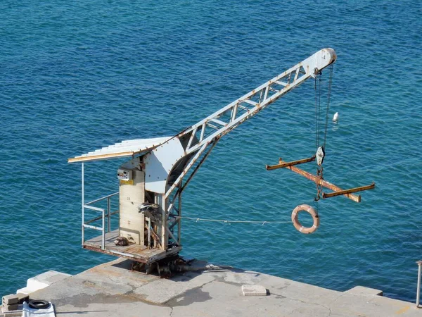 Taranto Puglia Italy November 2019 Crane Small Boats Pier Italian — Stock Photo, Image