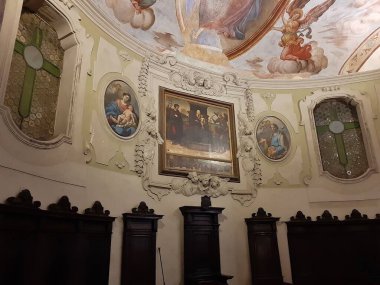 Napoli, Campania, İtalya - 4 Ocak 2020: Erken dönem Hıristiyan bazilikası, Santa Maria Assunta Katedrali 'nin yan şapellerinden biridir.