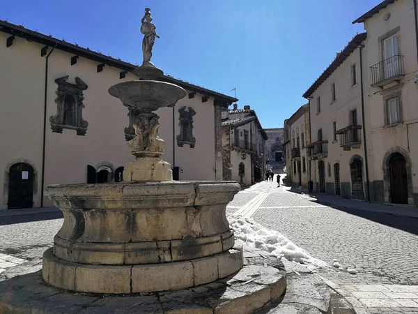 Pescostanzo Aquila Abruzzo Itálie Března 2019 Fontána Piazza Del Municipio — Stock fotografie