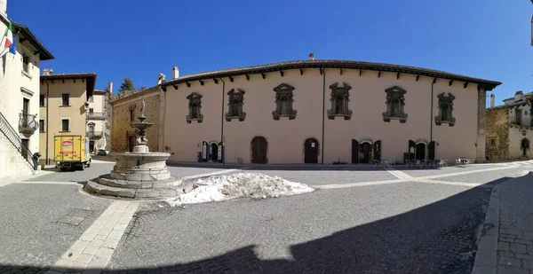Pescocostanzo Aquila Abruzzo Itália Março 2019 Panorâmica Praça Câmara Municipal — Fotografia de Stock