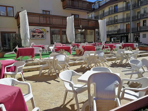 Roccaraso Aquila Abruzzo Italy March 2019 Outdoor Tables Downtown Bar — Stock Photo, Image