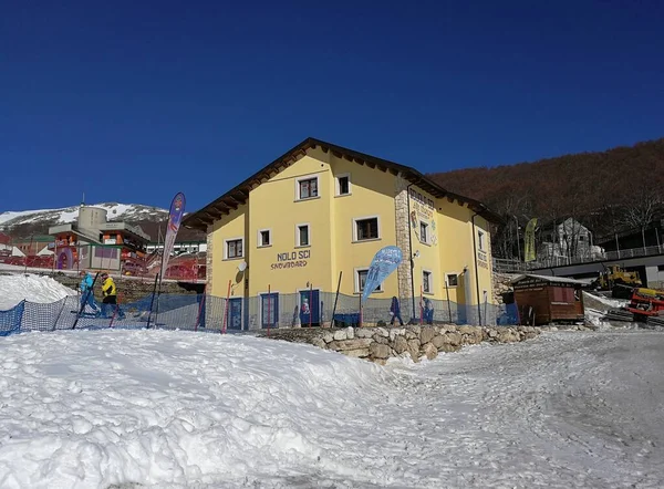 Roccaraso Aquila Abruzzo Italia Marzo 2019 Refugio Escolar Esquí Estación —  Fotos de Stock