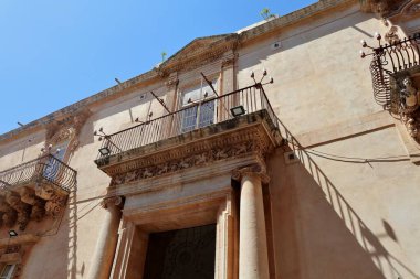 Noto, Sicilya, İtalya - 26 Ağustos 2020: Nicolaci di Villadorata Sarayı