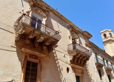 Noto, Sicilya, İtalya - 26 Ağustos 2020: Nicolaci di Villadorata Sarayı