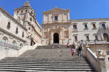 Noto, Sicilya, İtalya - 26 Ağustos 2020: San Francesco d 'Assisi Kilisesi