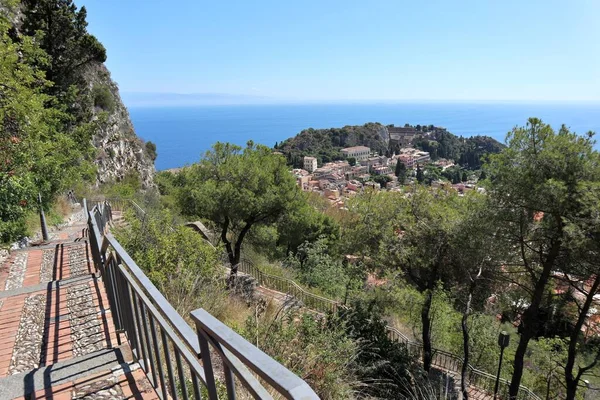 stock image Taormina, Sicily, Italy - August 28, 2020: Panorama from the Via Crucis trail on Monte Tauro overlooking the village