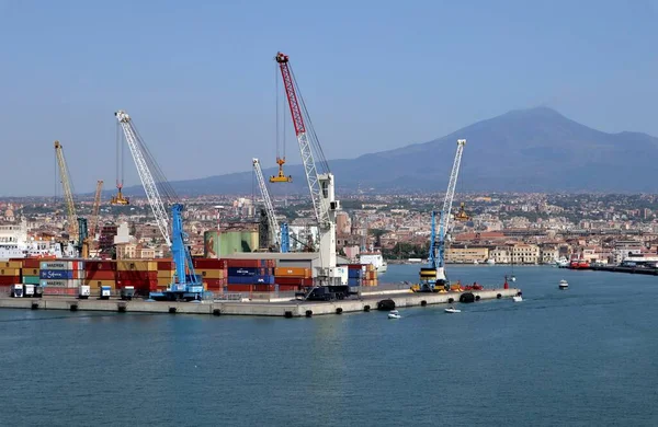 Catania Sizilien Italien August 2020 Handelshafen Von Der Ankommenden Fähre — Stockfoto