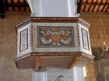 Civita di Bagnoregio, Lazio, İtalya - 10 Eylül 2019: San Donato Katedrali İçişleri