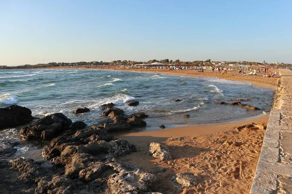 意大利西西里帕萨罗波托帕萨罗市 2020年8月26日 爱奥尼亚海和地中海之间的分离点 科连蒂角海滩 — 图库照片