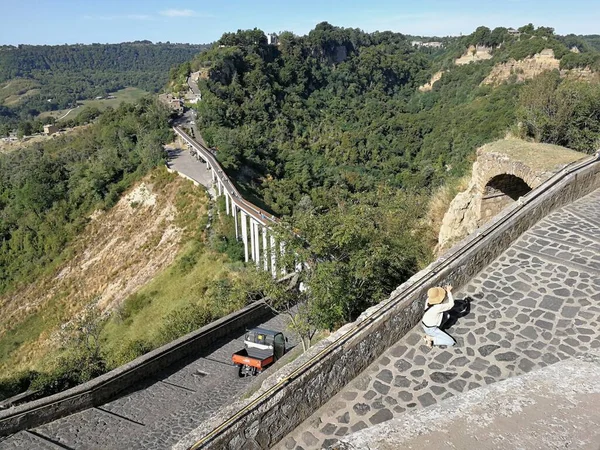 Civita Bagnoregio Lazio Italia Settembre 2019 Ponte Accesso Paese Attraversato — Foto Stock