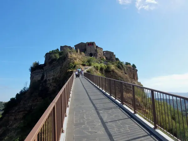 Civita Bagnoregio Lazio Italy September 2019 Tourists Access Bridge Village — Stock Photo, Image