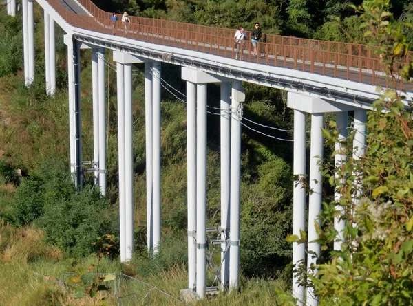 Civita Bagnoregio Lazio Ιταλία Σεπτεμβρίου 2019 Τουρίστες Στη Γέφυρα Πρόσβασης — Φωτογραφία Αρχείου