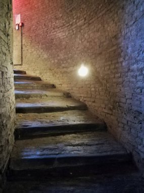 Orvieto, Umbria, İtalya - 10 Eylül 2019: Pozzo di San Patrizio 'nun 16. yüzyılda Papa 7. Clement' in emriyle bir kuşatma durumunda su sağlamak için Antonio da Sangallo tarafından inşa edilen iç mekanı