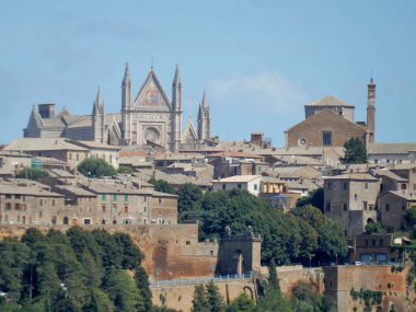 Orvieto, Umbria, İtalya - 10 Eylül 2019: Farnese Belvedere köyünün panoraması