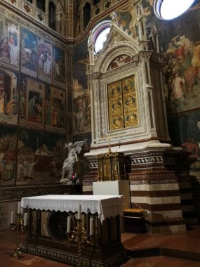 Orvieto, Umbria, İtalya - 10 Eylül 2019: Santa Maria Assunta Katedrali 'nin sol koridorundaki Onbaşı Şapeli