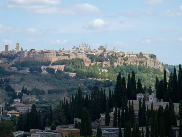 イタリアのウンブリア州オルヴィエト 9月2019 ファルネーゼ ベルヴェデーレからの村のパノラマ — ストック写真