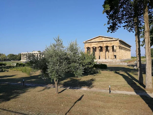 Paestum Salerno カンパニア州 イタリア 2018年6月30日 Paestumの考古学公園におけるヘラとネプチューンの寺院 — ストック写真