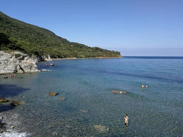 Agroci Salerno カンパニア州 イタリア 2018年6月30日 トレントヴァ湾の無料ビーチでの観光客 — ストック写真